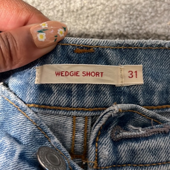 Size 31/8 Levi’s Wedgie Short - Picture 4 of 5